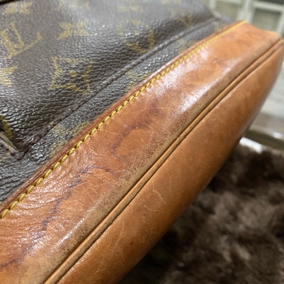 Authentic Louis Vuitton Backpack with LV key fob - Picture 4 of 9